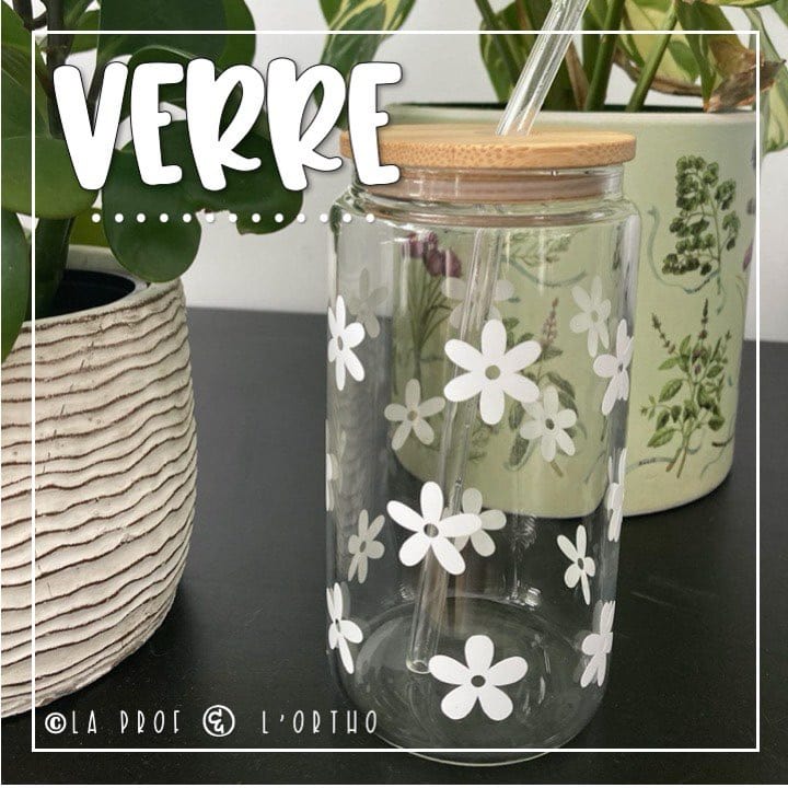 Verre fleurs blanches