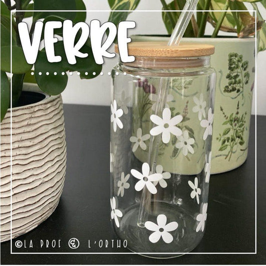Verre fleurs blanches